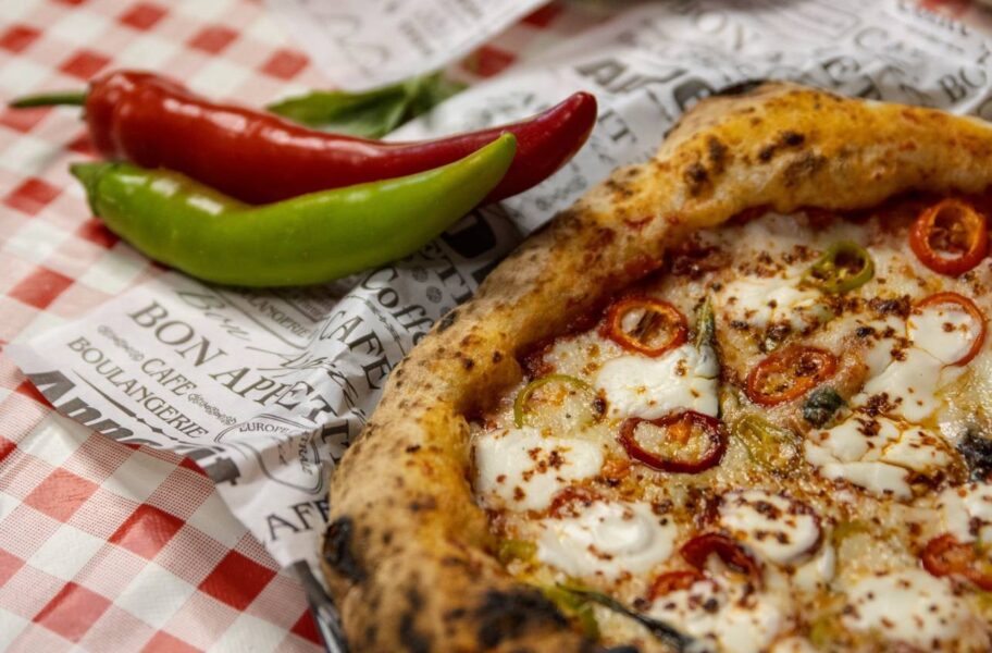 פיצה פלפלים חריפים